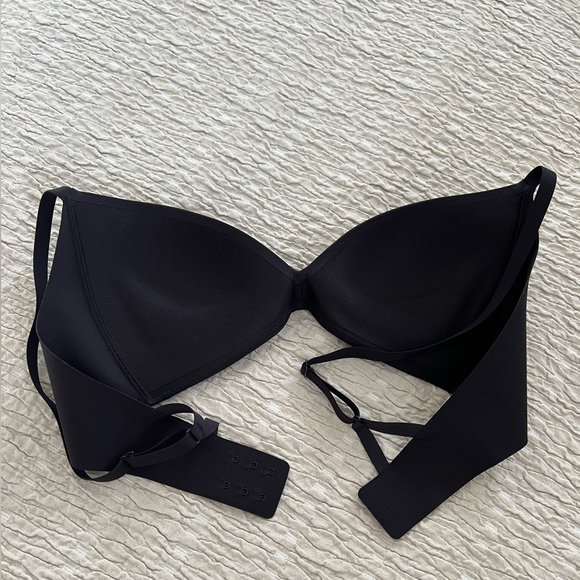 Lululemon Padded T-shirt Bra/ Black/ 34B / never worn / to small for me. - Picture 3 of 4